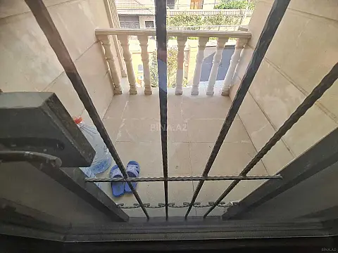 Satılır 6 otaqlı həyət evi 240 m²