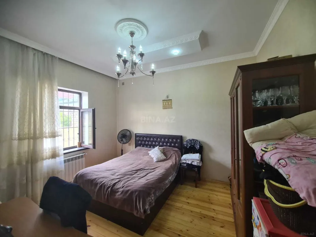 Satılır 6 otaqlı həyət evi 240 m²