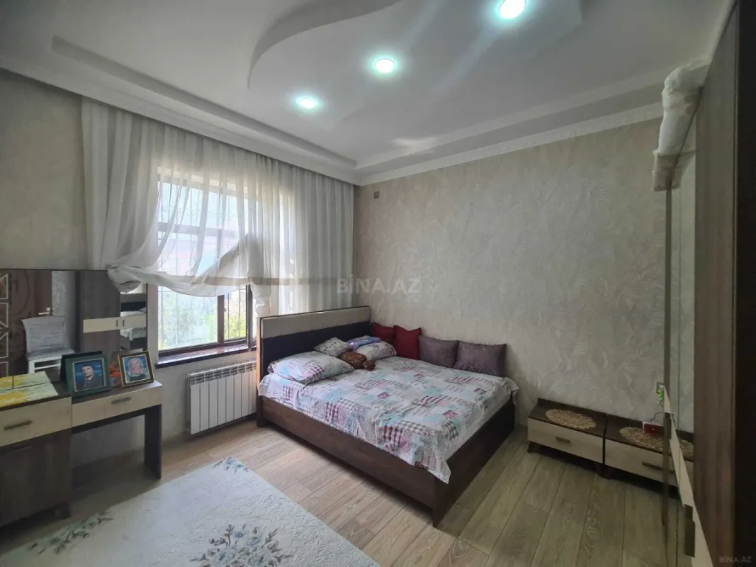 Satılır 6 otaqlı həyət evi 240 m²