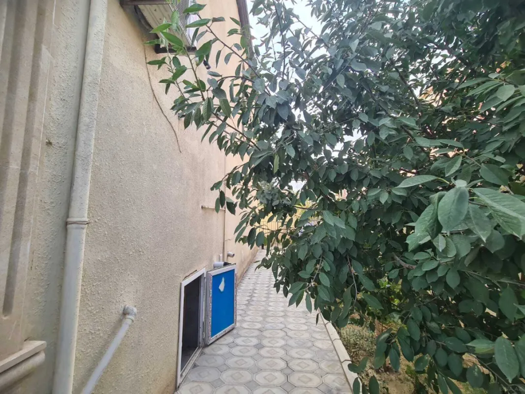 Satılır 6 otaqlı həyət evi 240 m²