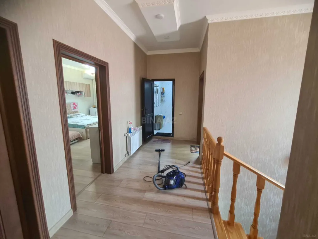 Satılır 6 otaqlı həyət evi 240 m²