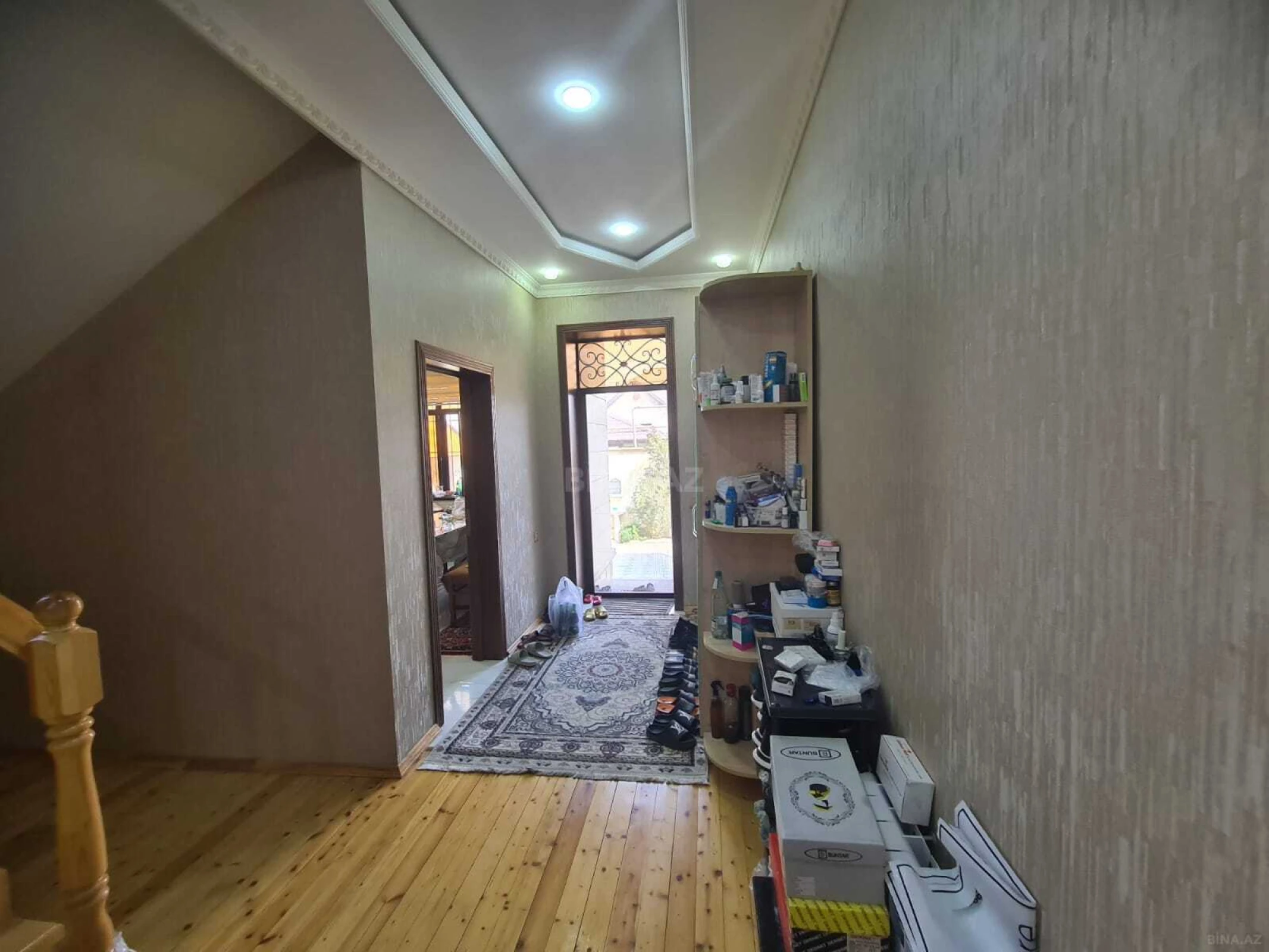 Satılır 6 otaqlı həyət evi 240 m²