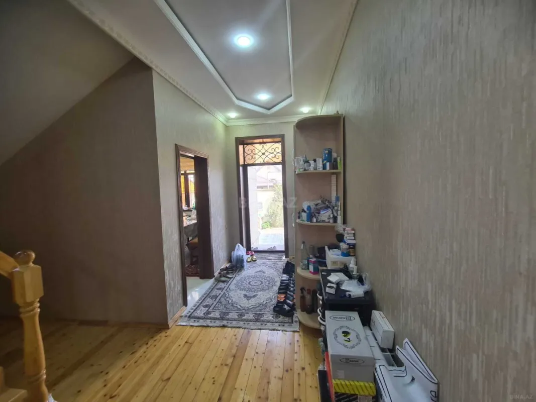 Satılır 6 otaqlı həyət evi 240 m²