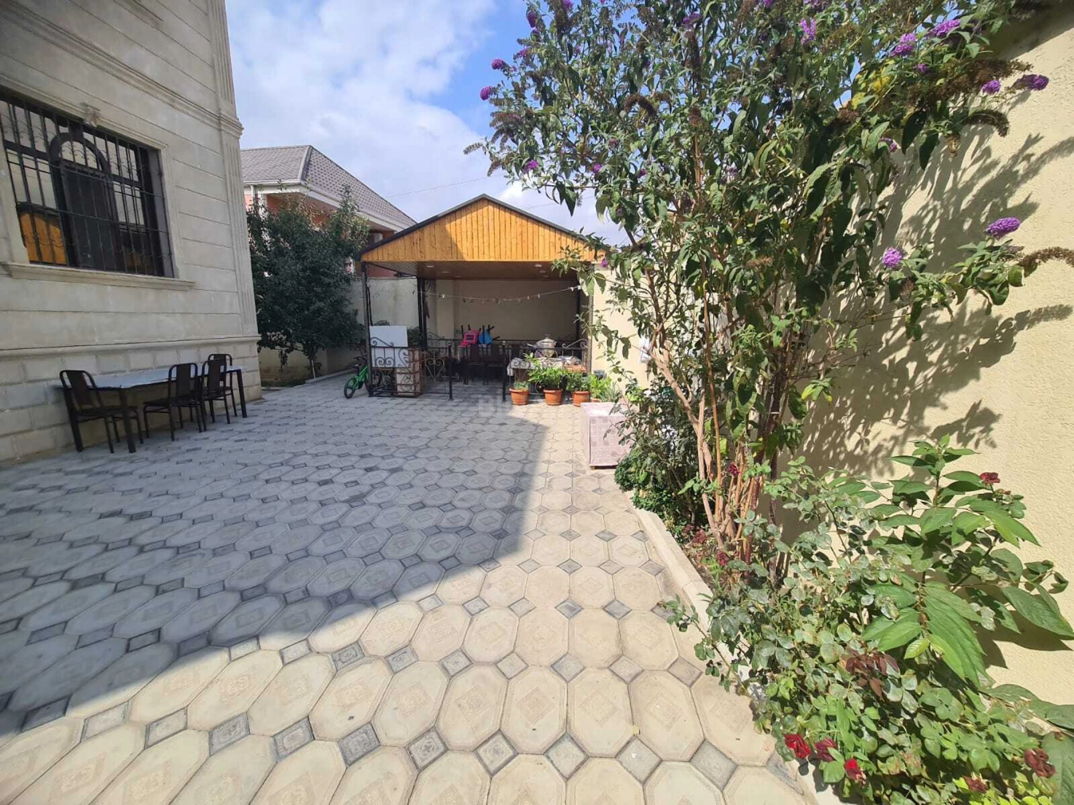 Satılır 6 otaqlı həyət evi 240 m²