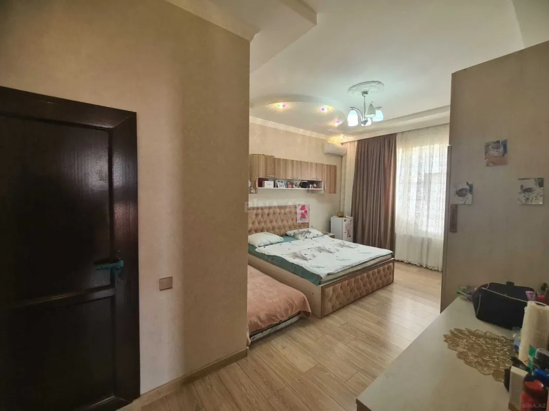 Satılır 6 otaqlı həyət evi 240 m²