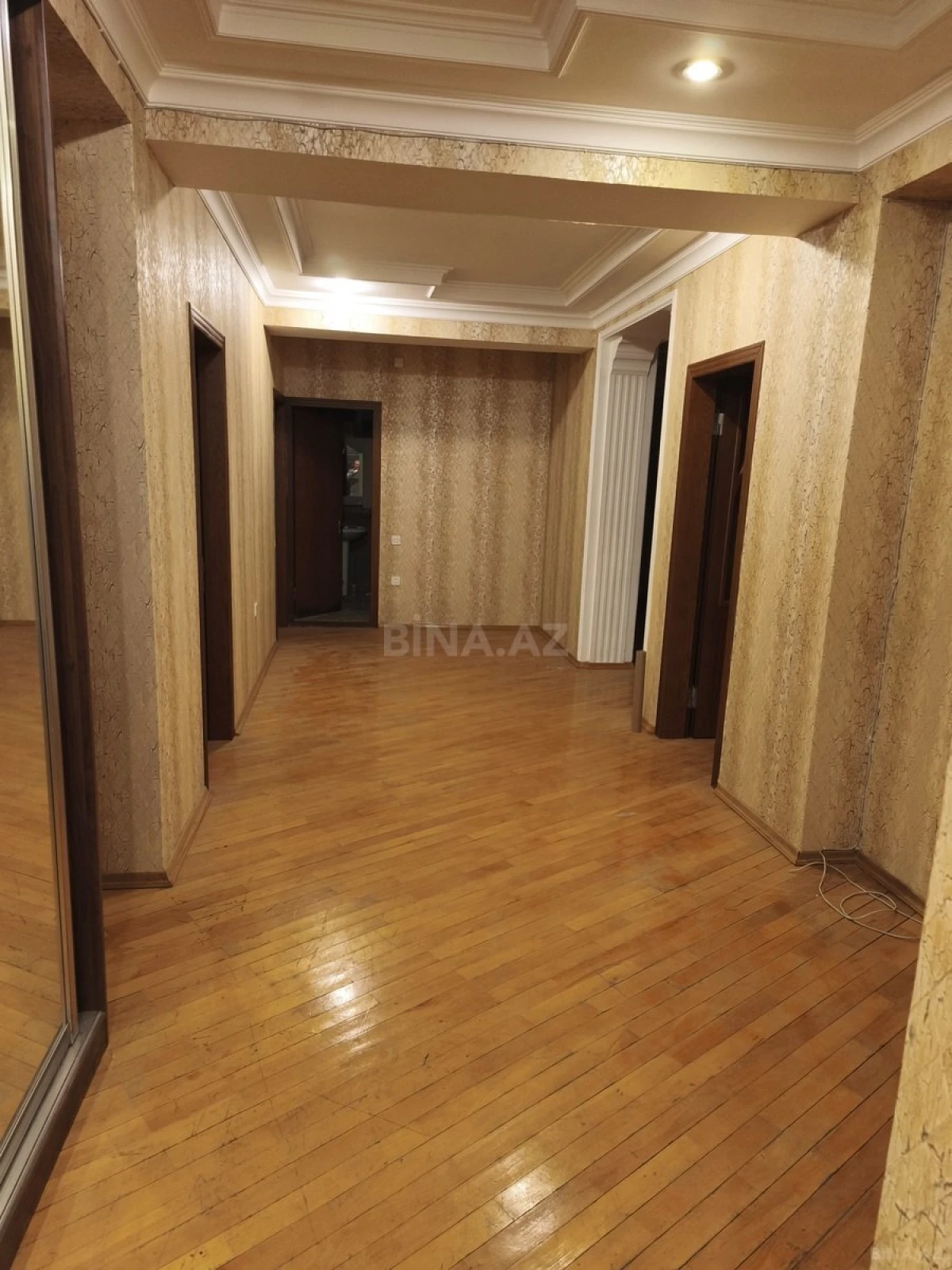 Kirayə verilir 3 otaqlı mənzil 150 m²