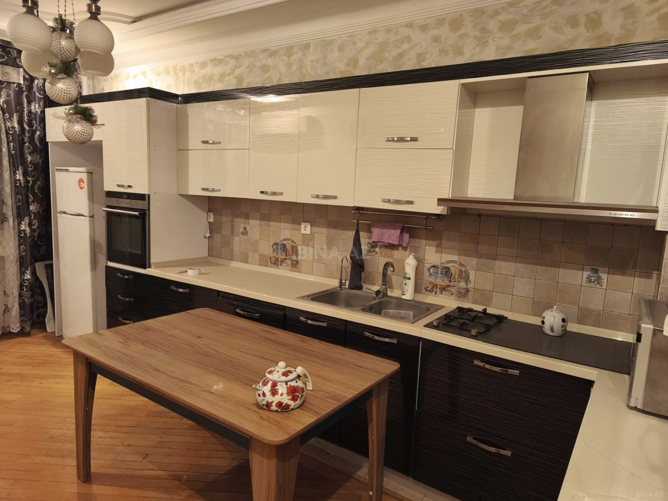 Kirayə verilir 3 otaqlı mənzil 150 m²