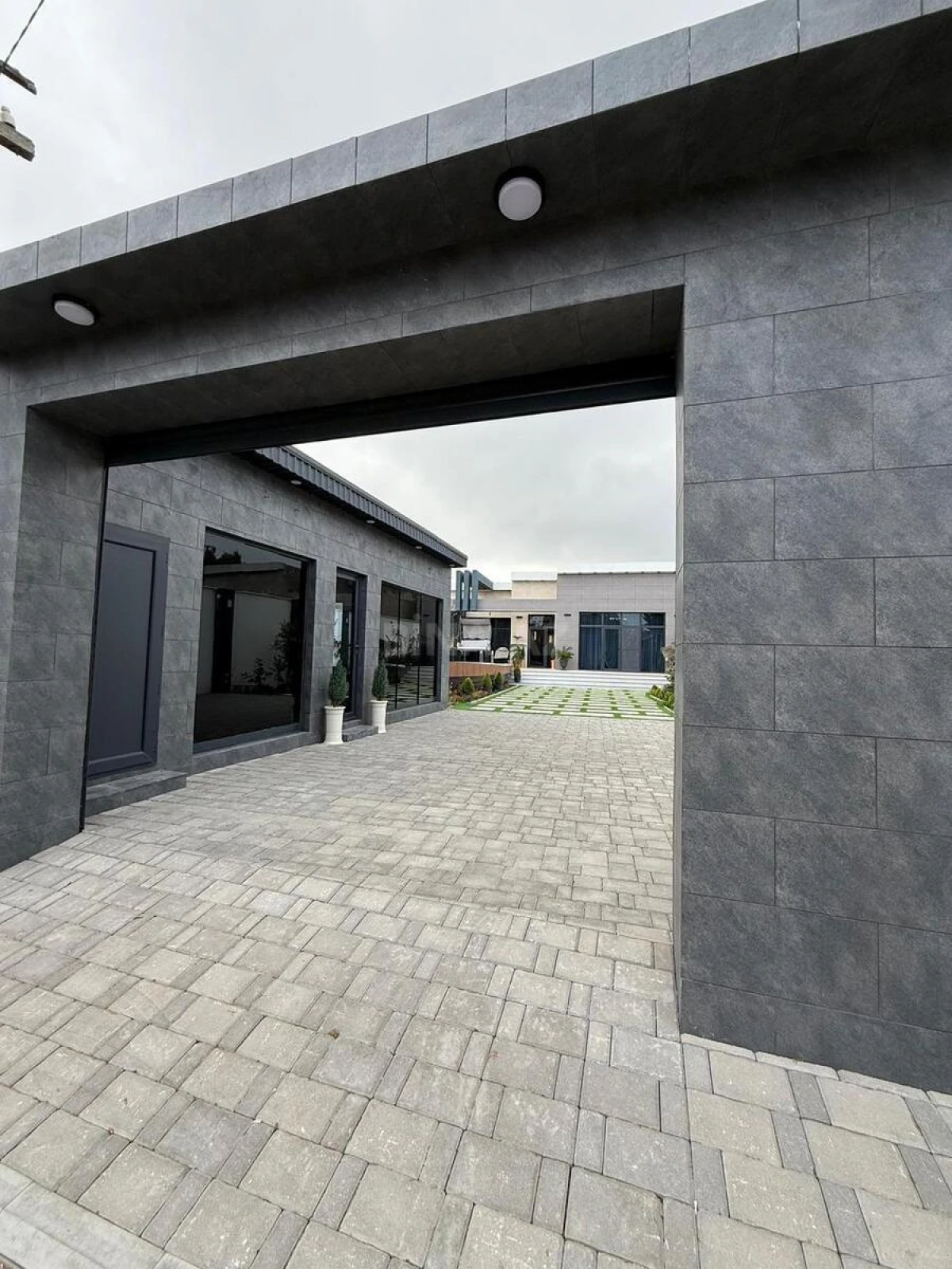 Satılır 4 otaqlı həyət evi 260 m²