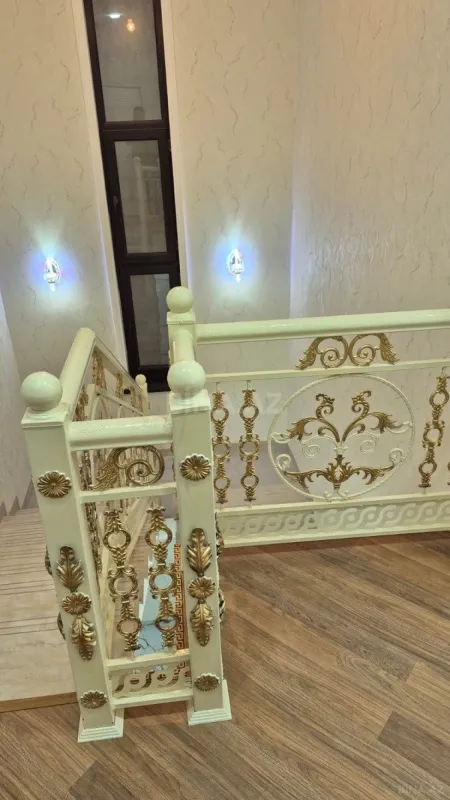 Satılır 6 otaqlı həyət evi 250 m²