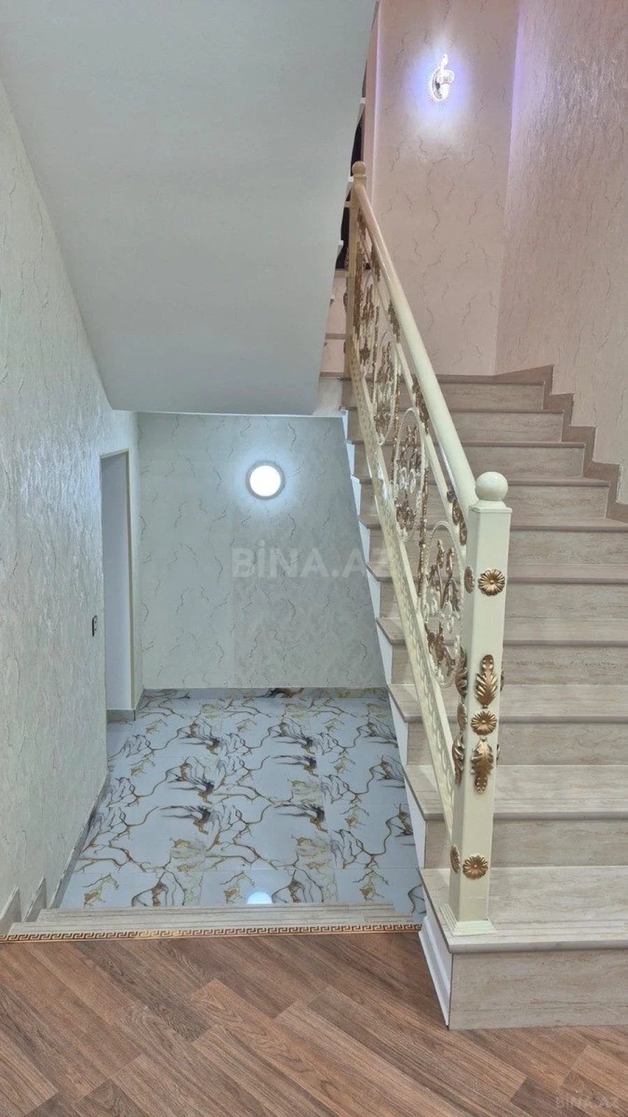 Satılır 6 otaqlı həyət evi 250 m²