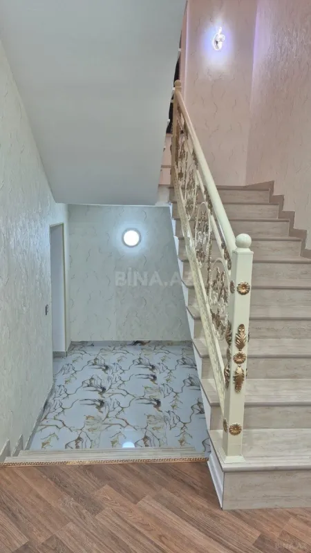 Satılır 6 otaqlı həyət evi 250 m²