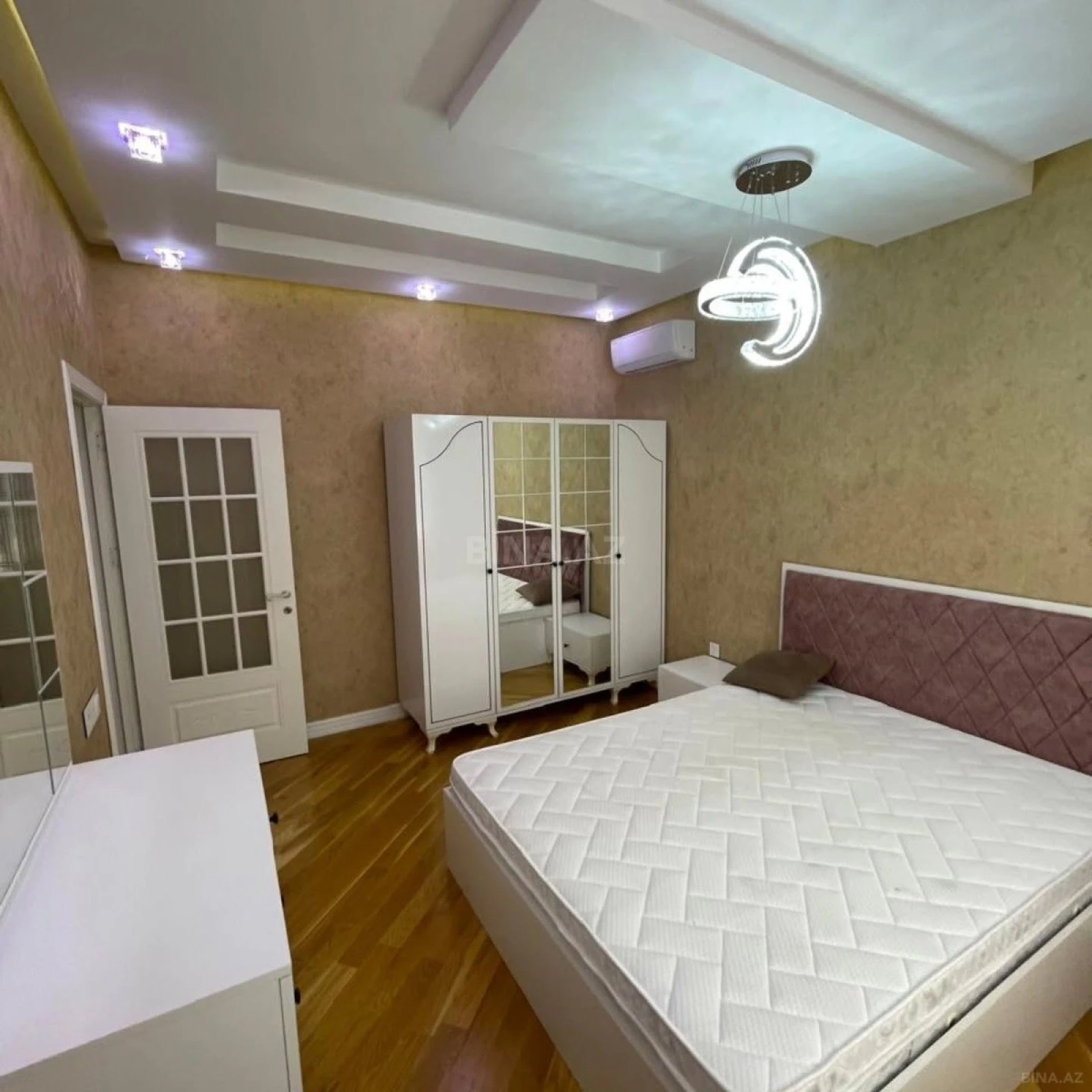 Kirayə verilir 6 otaqlı həyət evi 320 m²