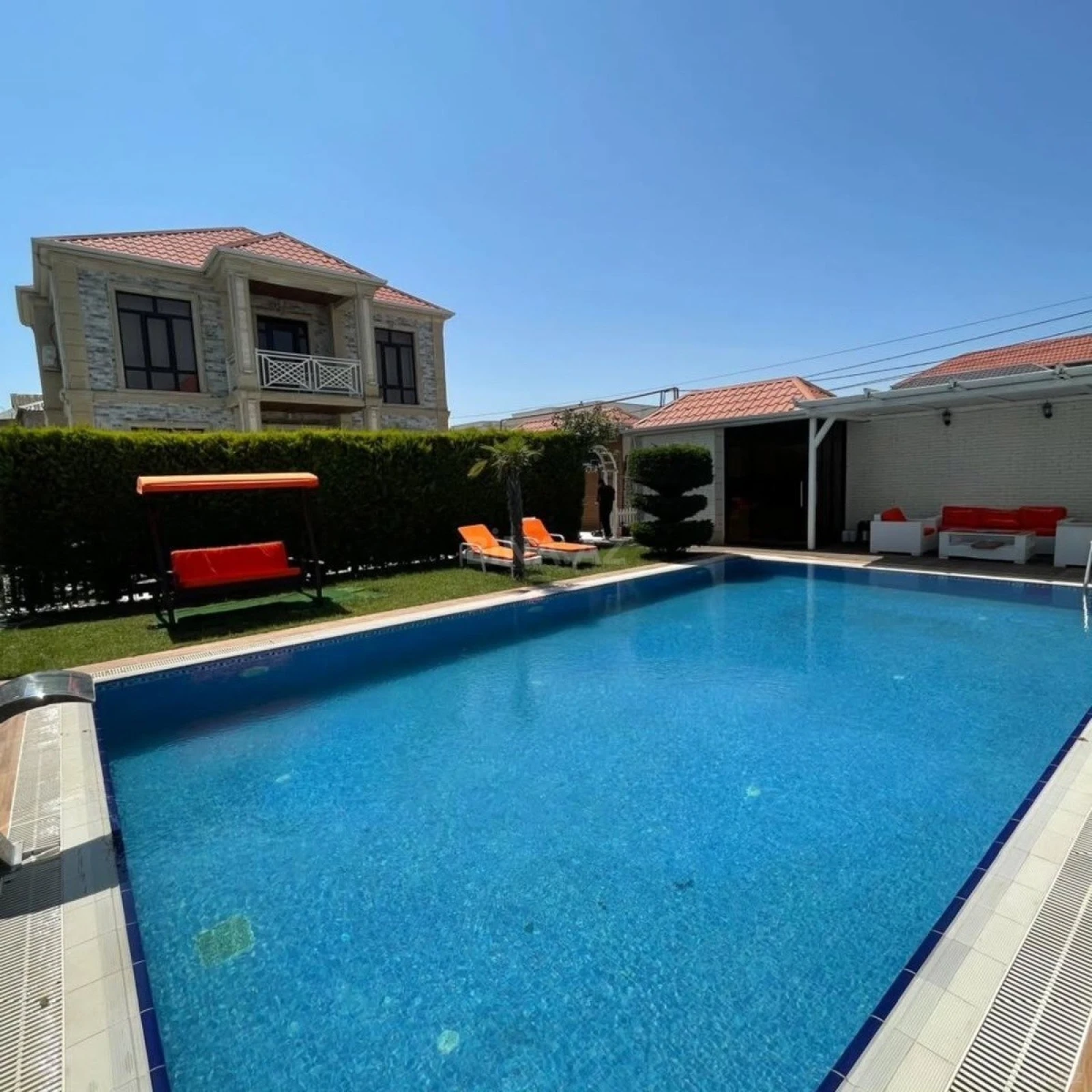 Kirayə verilir 6 otaqlı həyət evi 320 m²