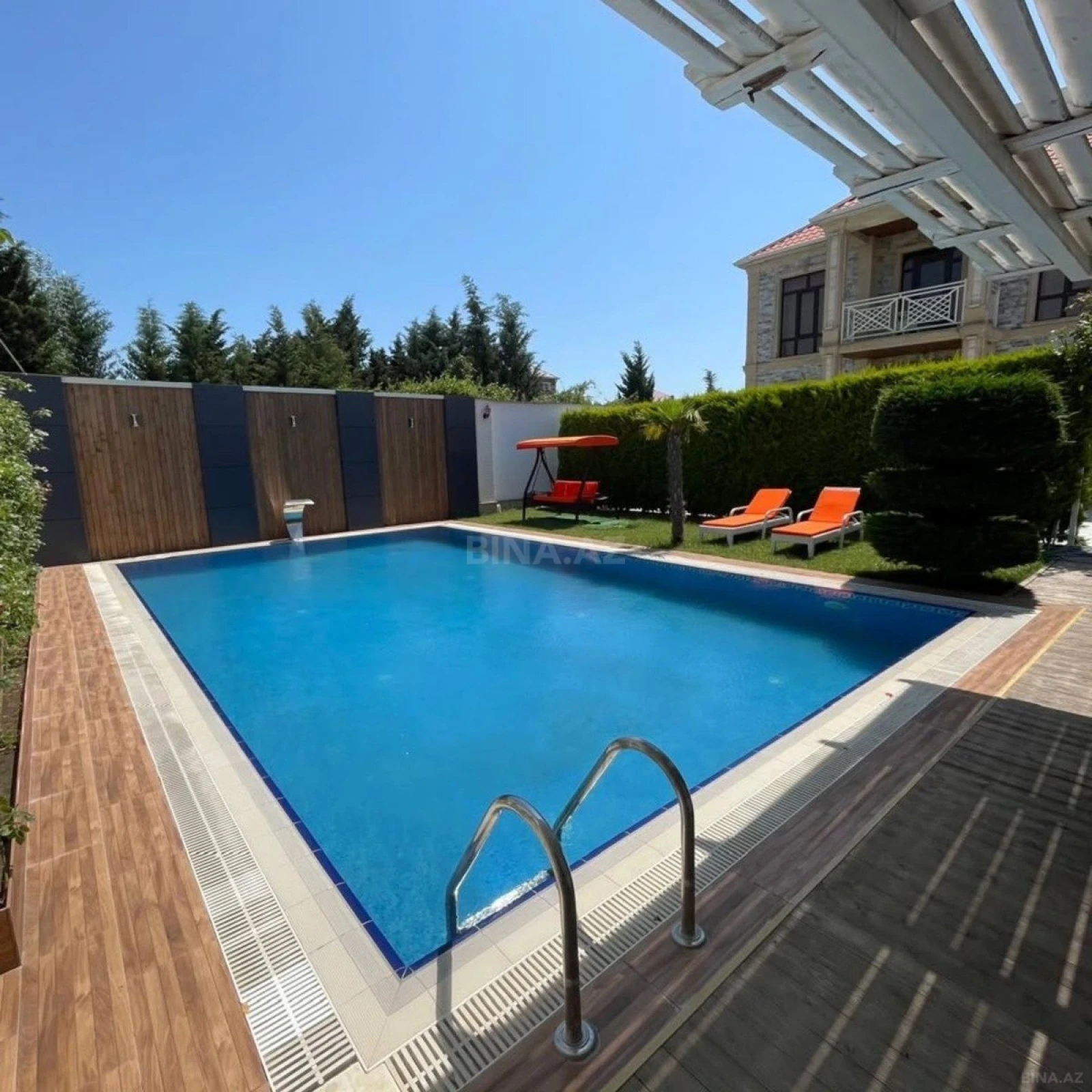 Kirayə verilir 6 otaqlı həyət evi 320 m²