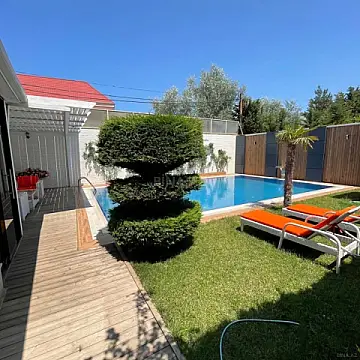 Kirayə verilir 6 otaqlı həyət evi 320 m²