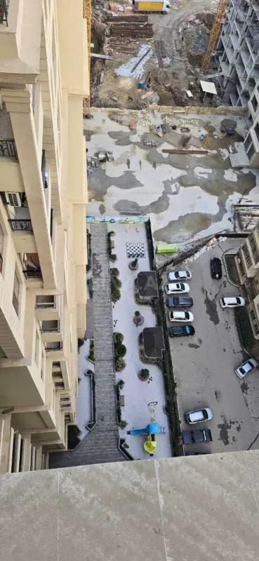 Satılır 3 otaqlı mənzil 138 m²