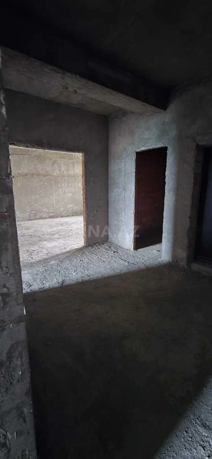 Satılır 3 otaqlı mənzil 138 m²
