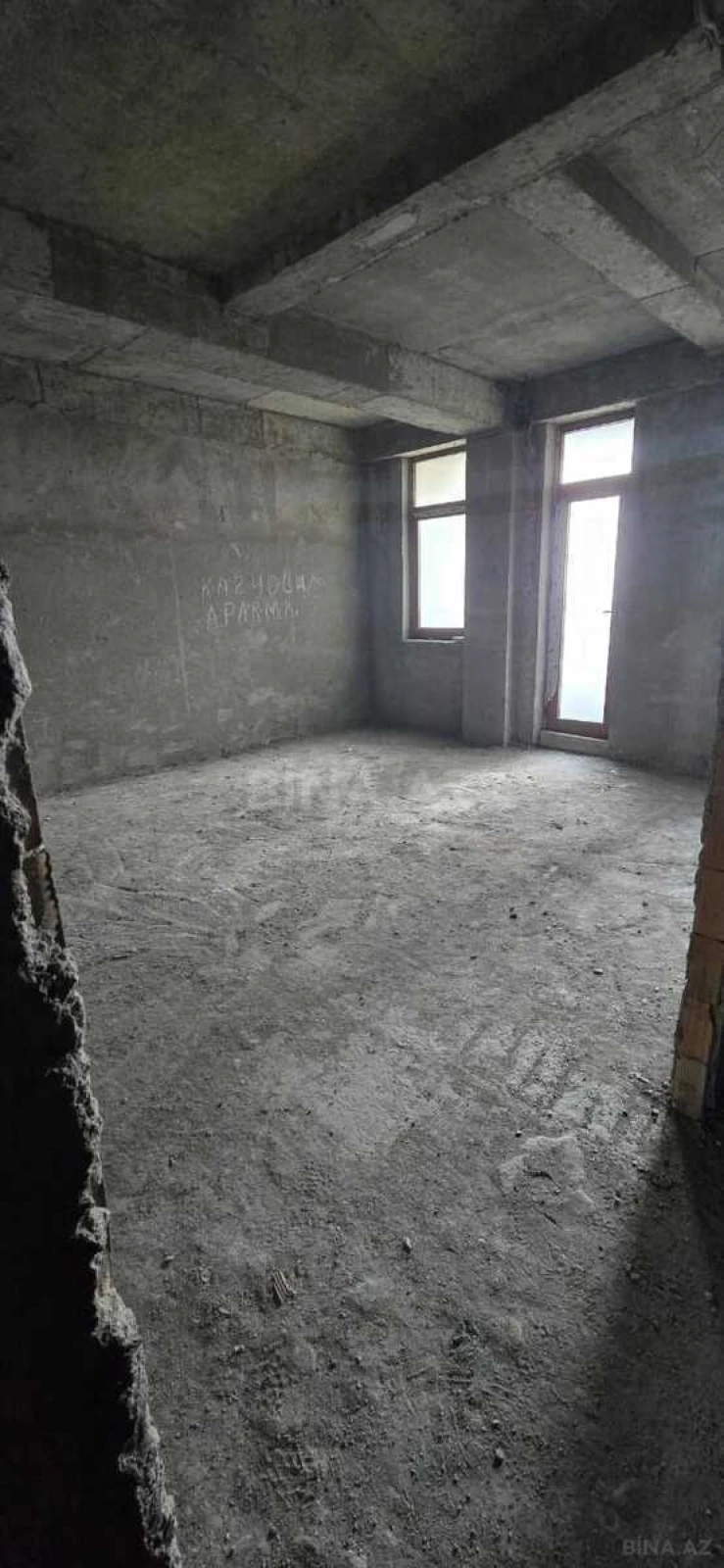 Satılır 3 otaqlı mənzil 138 m²