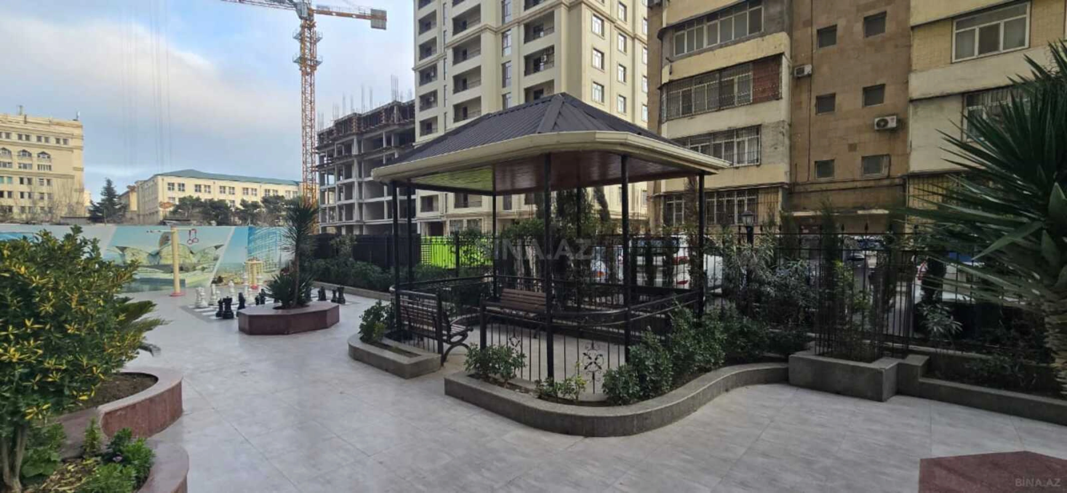 Satılır 3 otaqlı mənzil 138 m²