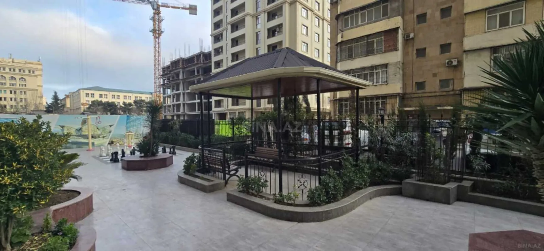 Satılır 3 otaqlı mənzil 138 m²
