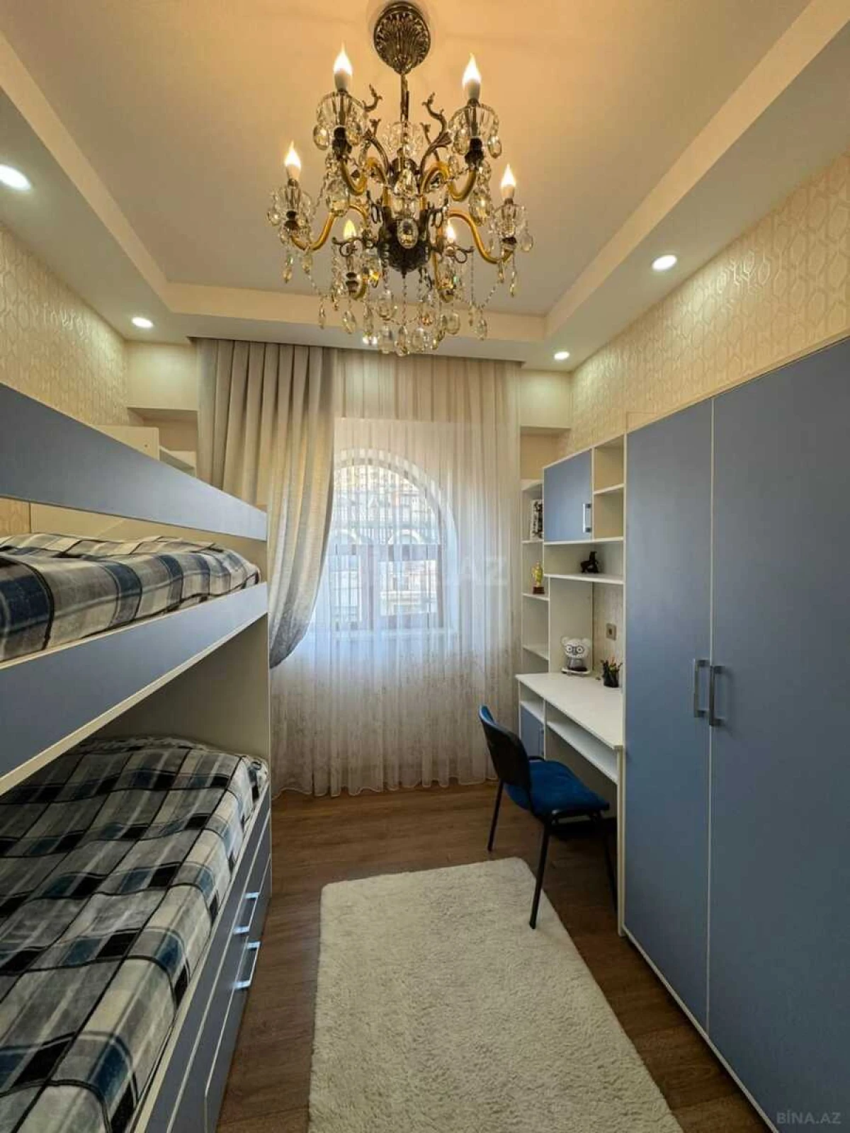 Satılır 5 otaqlı mənzil 147 m²