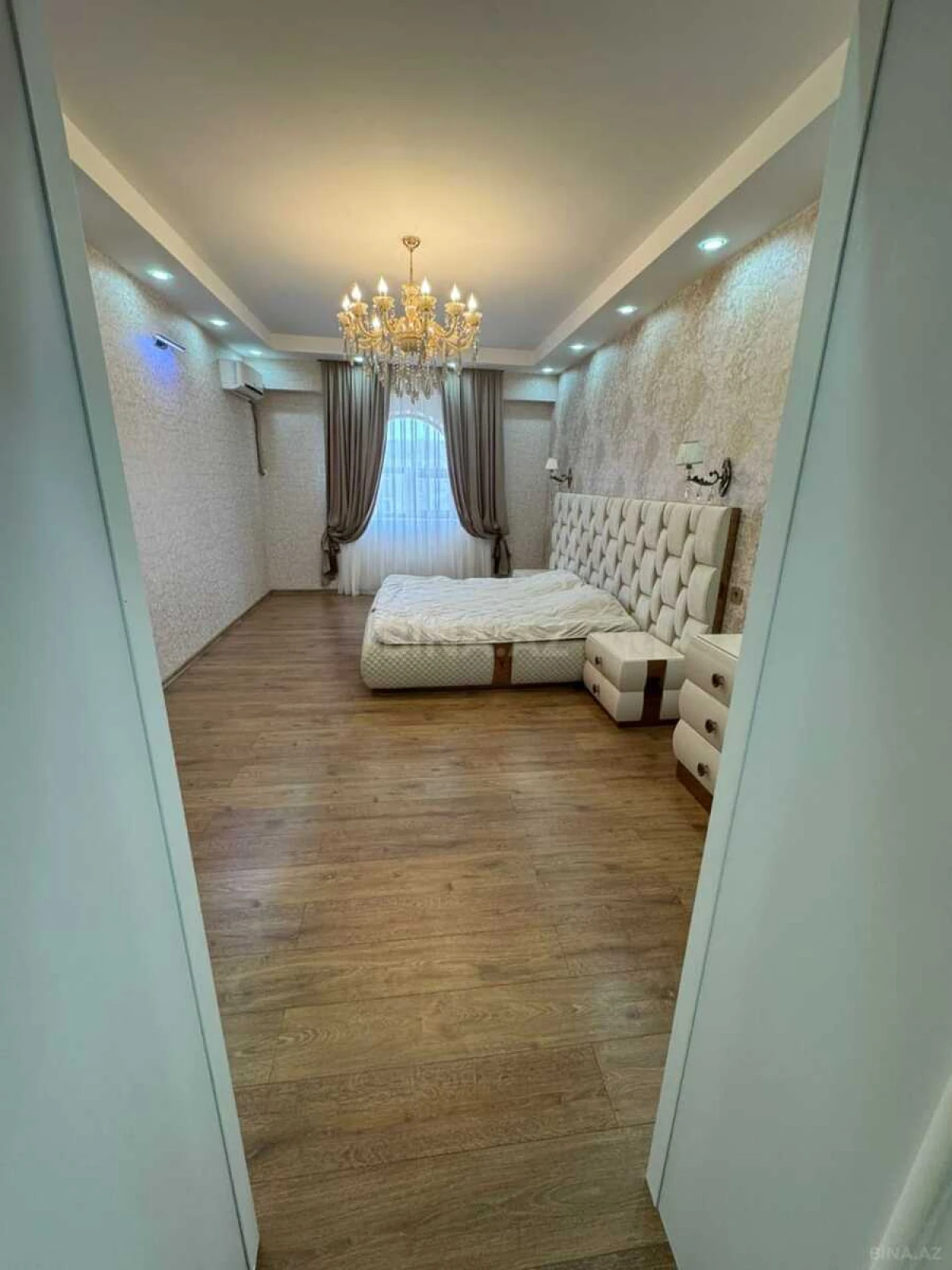 Satılır 5 otaqlı mənzil 147 m²