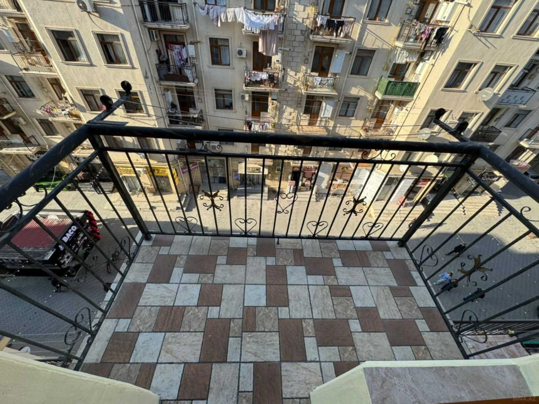 Satılır 5 otaqlı mənzil 147 m²