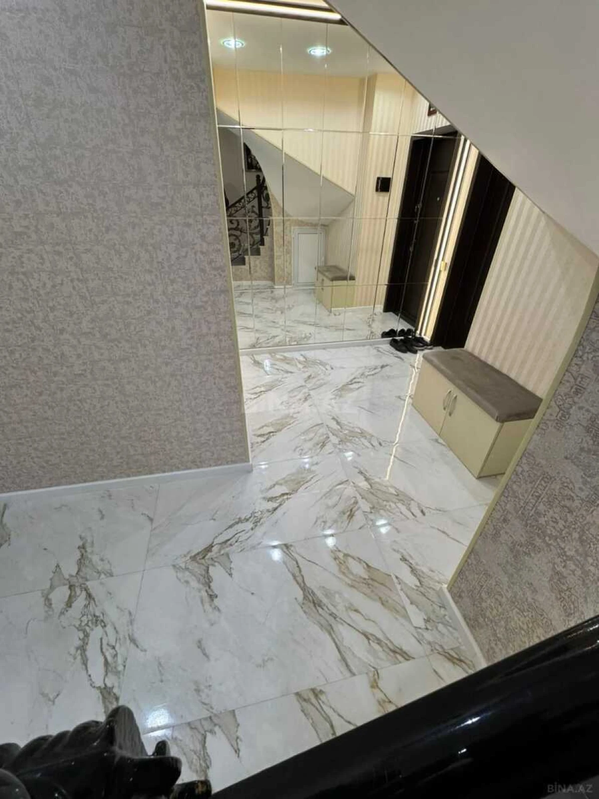 Satılır 5 otaqlı mənzil 147 m²