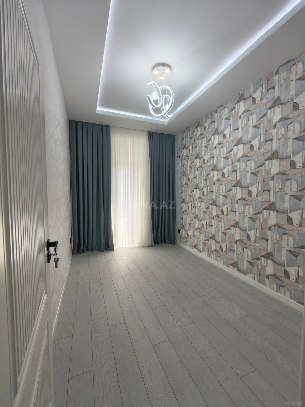 Satılır 3 otaqlı mənzil 118 m²