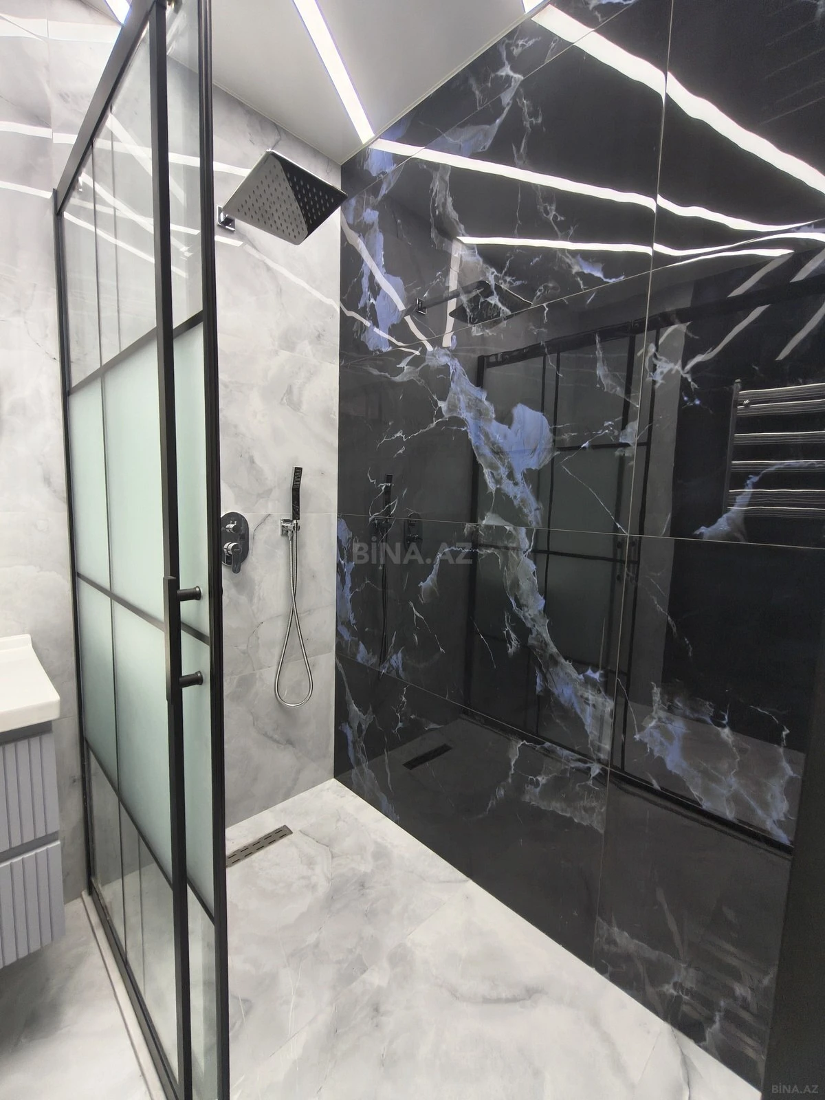 Satılır 3 otaqlı mənzil 118 m²