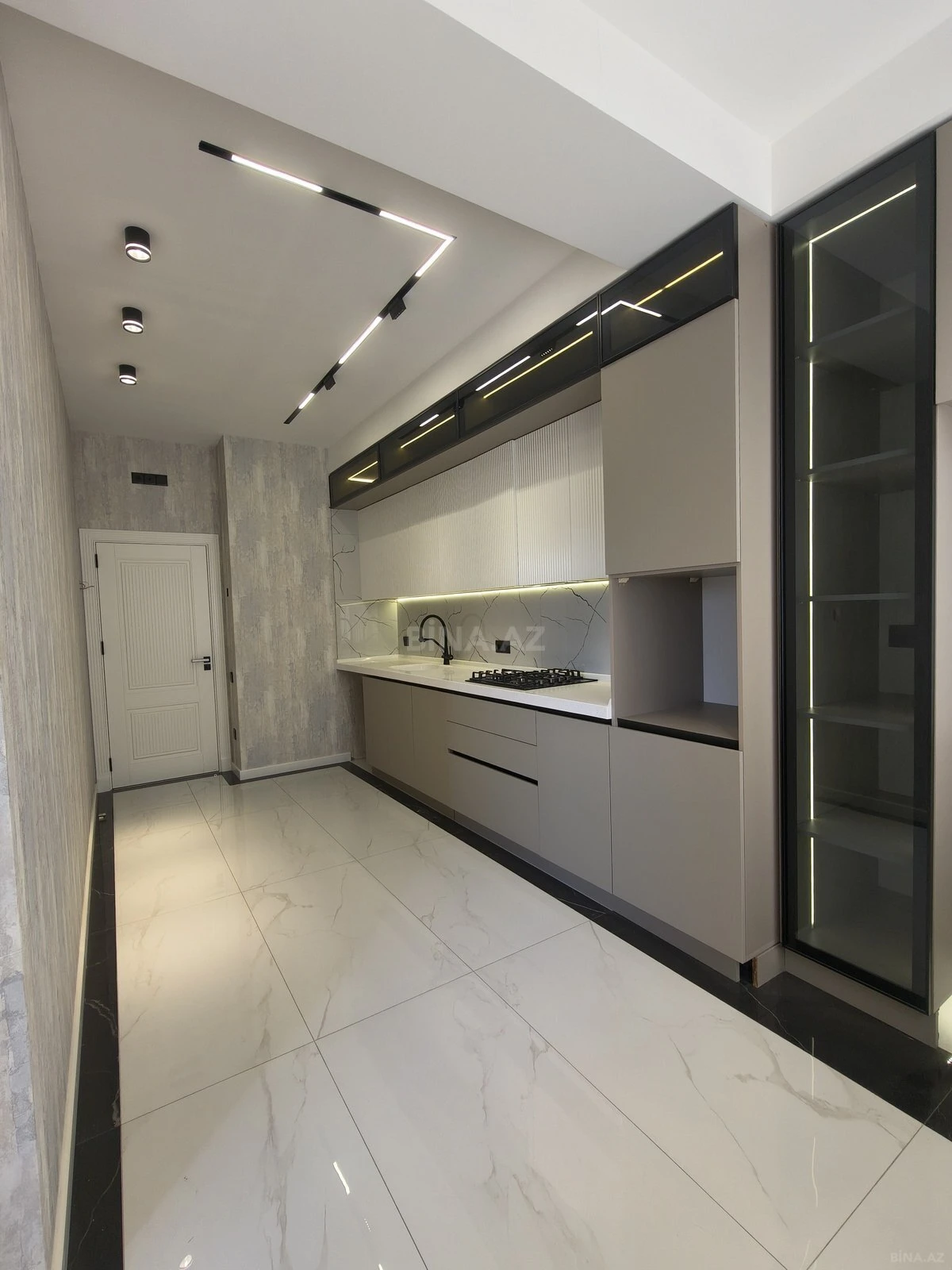 Satılır 3 otaqlı mənzil 118 m²