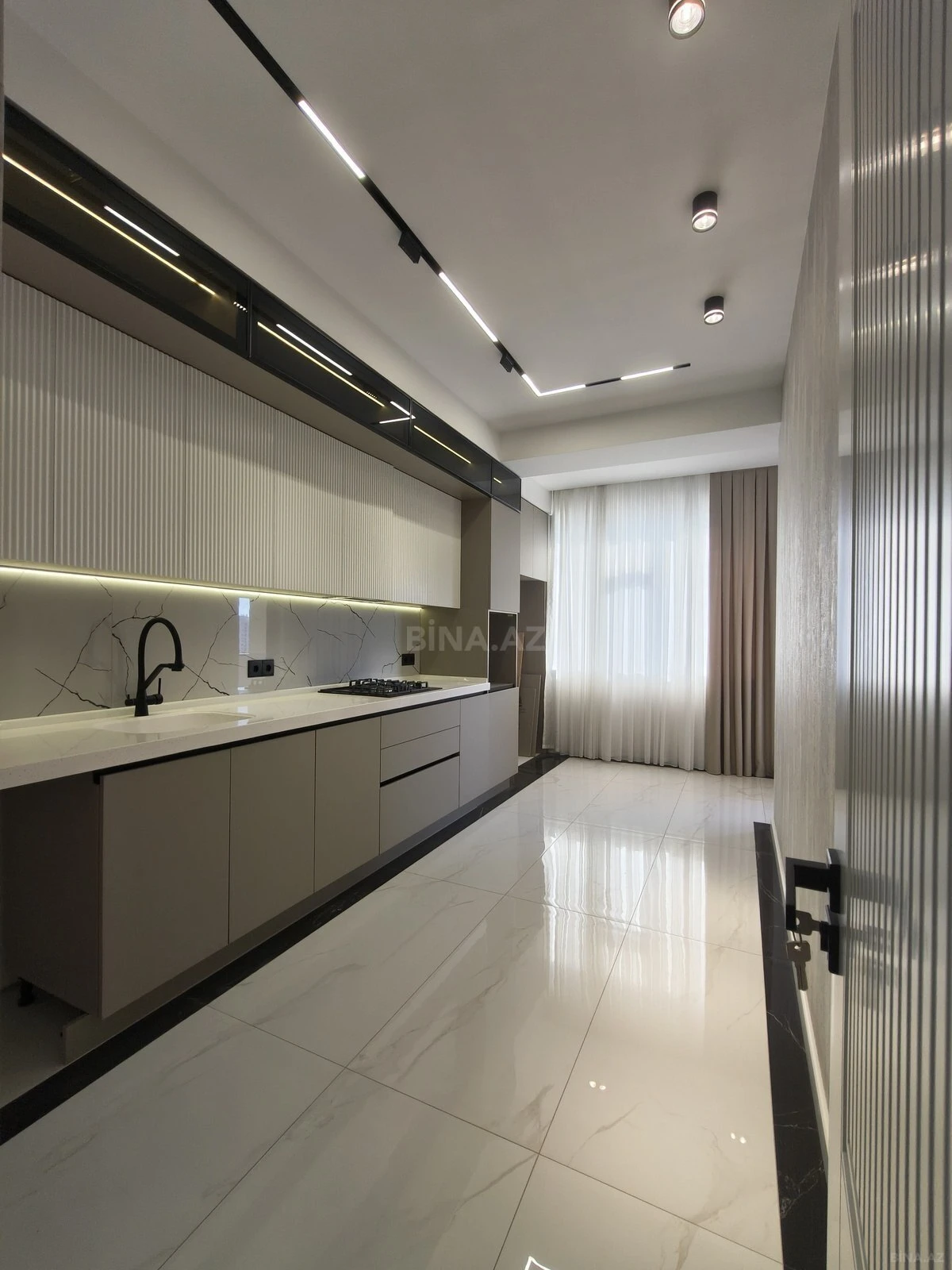 Satılır 3 otaqlı mənzil 118 m²