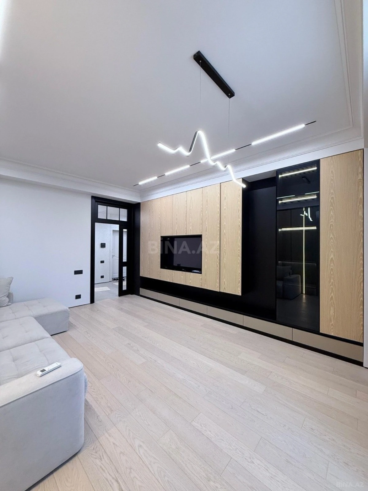 Kirayə verilir 2 otaqlı mənzil 96 m²