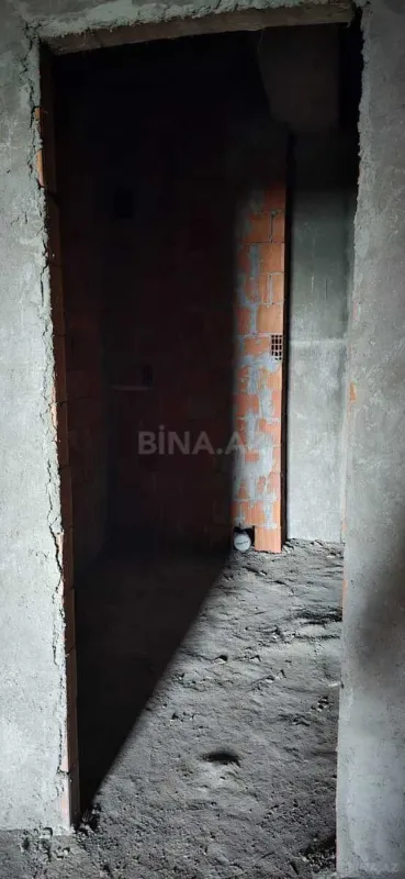 Satılır 5 otaqlı mənzil 215 m²