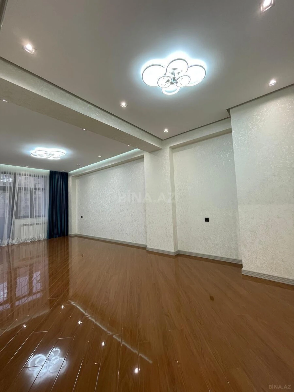 Satılır 3 otaqlı mənzil 150 m²