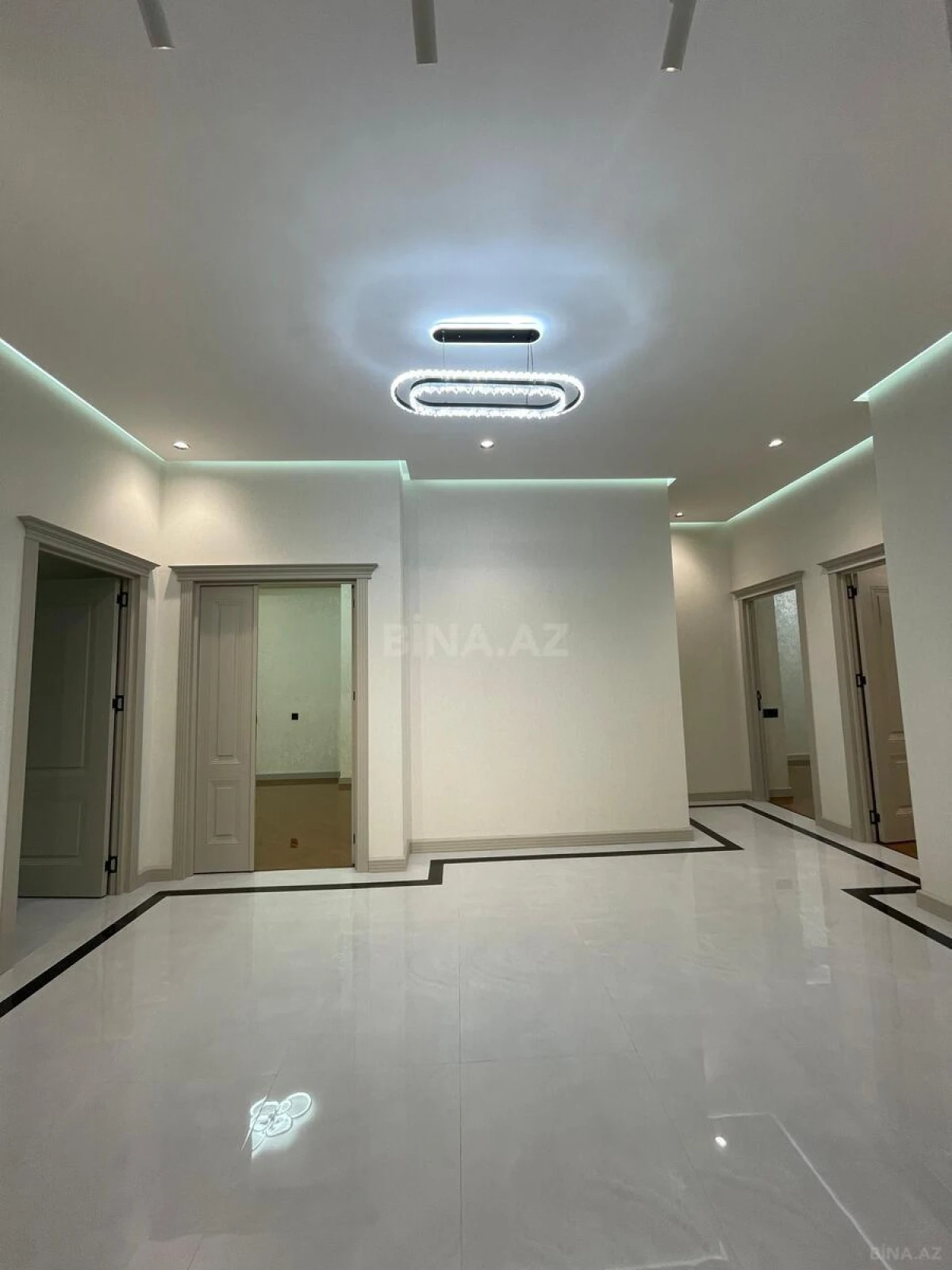 Satılır 3 otaqlı mənzil 150 m²