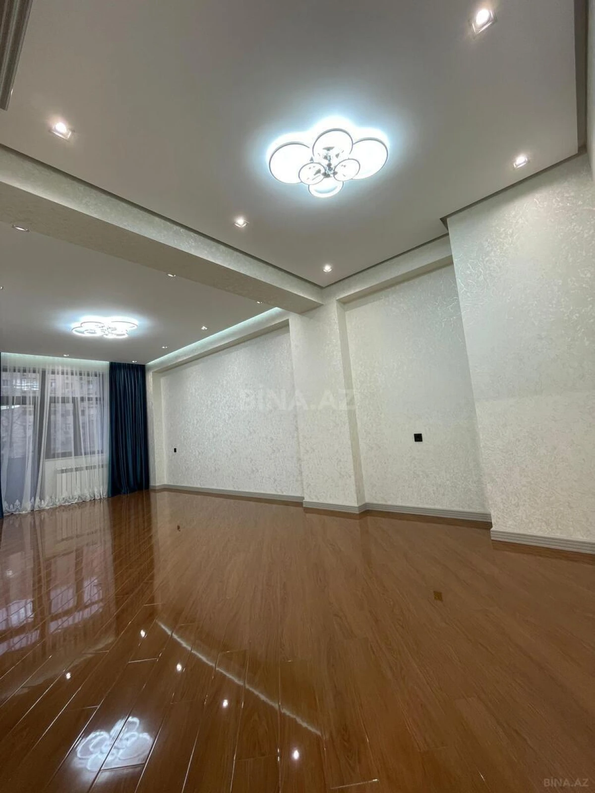 Satılır 3 otaqlı mənzil 150 m²
