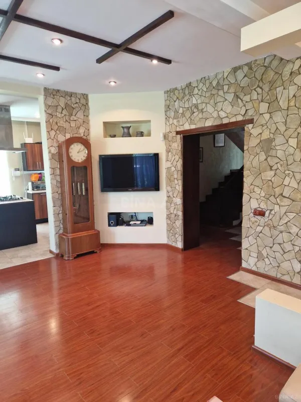 Kirayə verilir 5 otaqlı həyət evi 360 m²