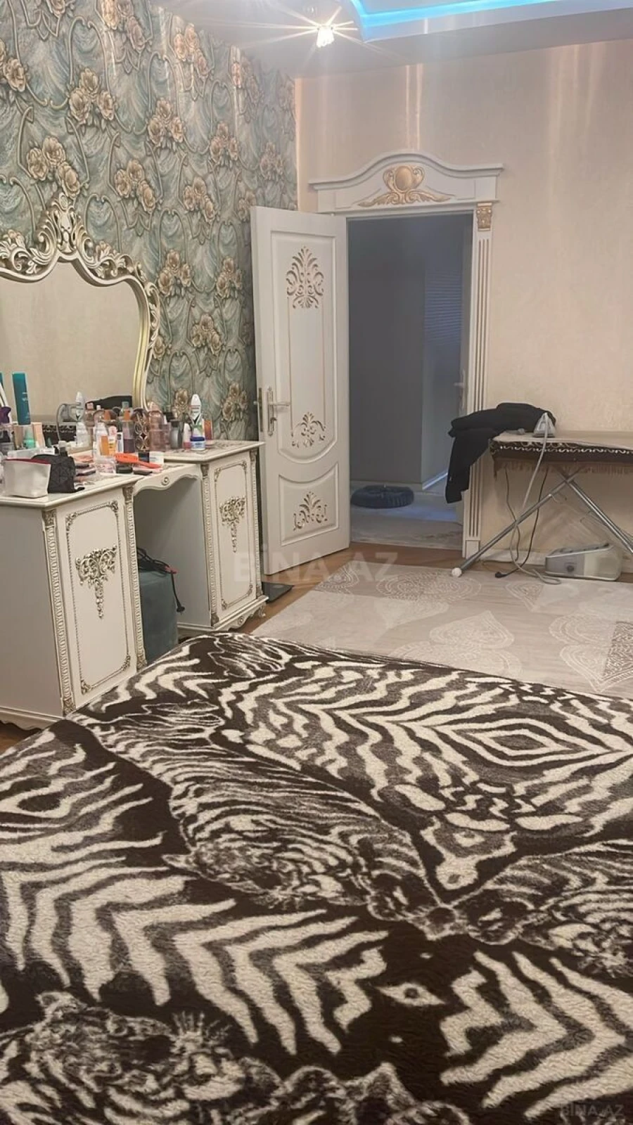 Satılır 3 otaqlı mənzil 120 m²