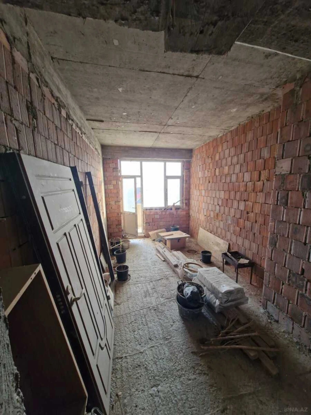 Satılır 4 otaqlı mənzil 137 m²