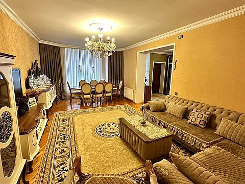 Satılır 6 otaqlı həyət evi 250 m²