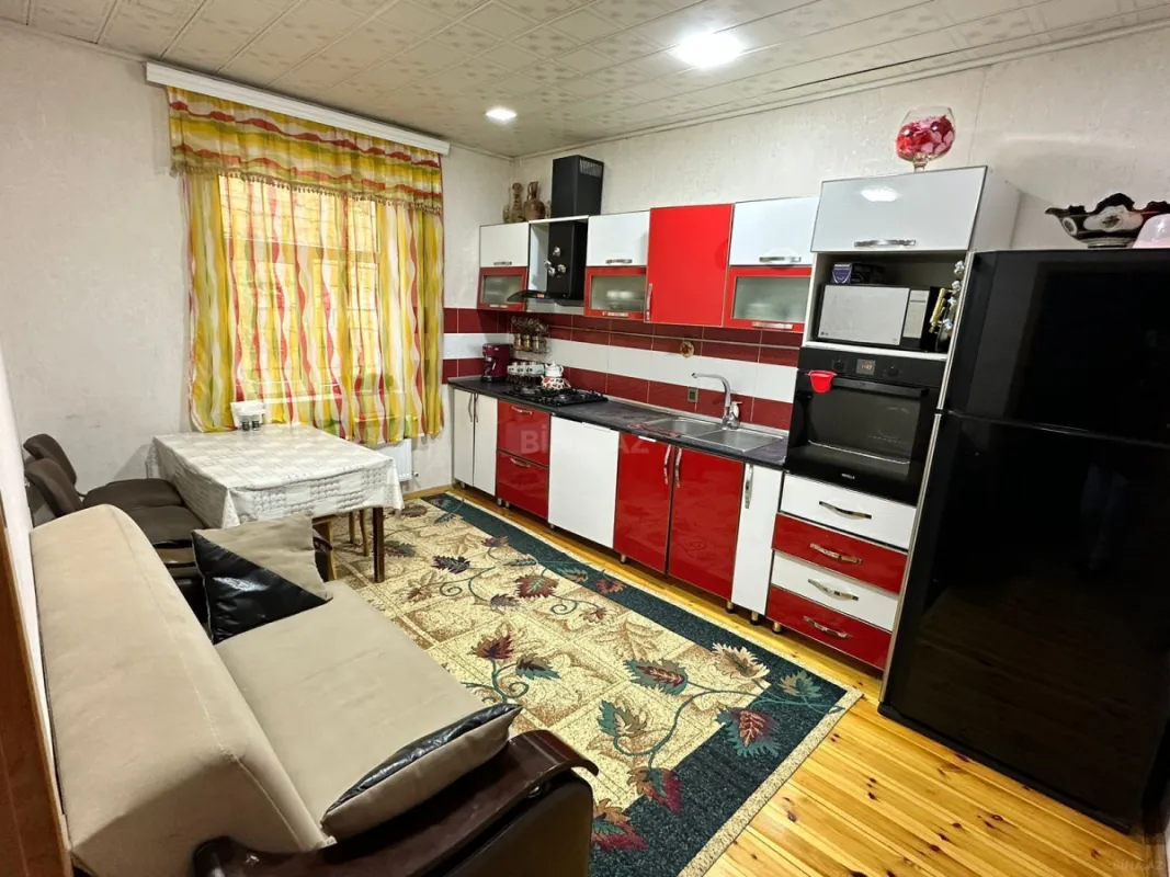 Satılır 6 otaqlı həyət evi 250 m²