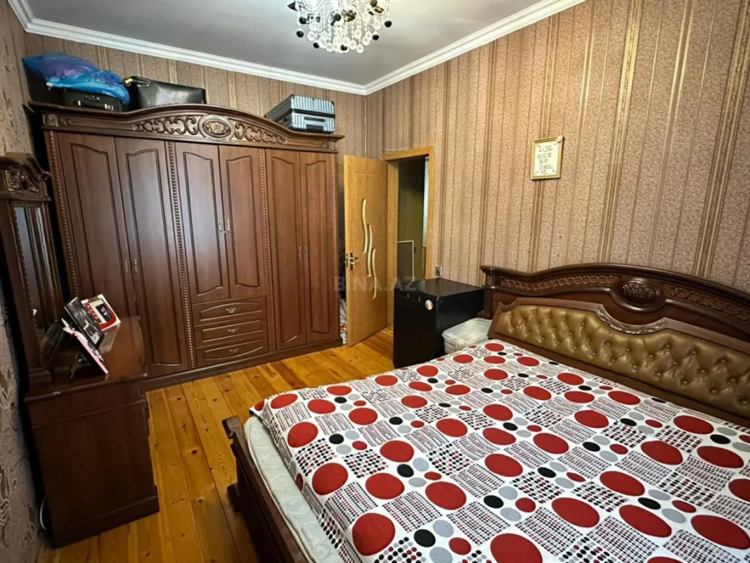 Satılır 6 otaqlı həyət evi 250 m²
