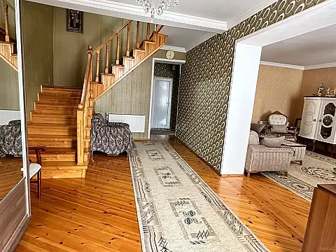 Satılır 6 otaqlı həyət evi 250 m²