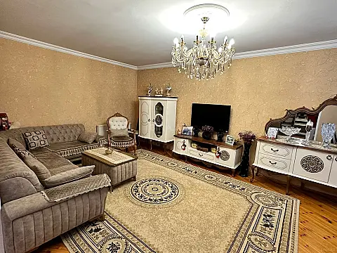 Satılır 6 otaqlı həyət evi 250 m²