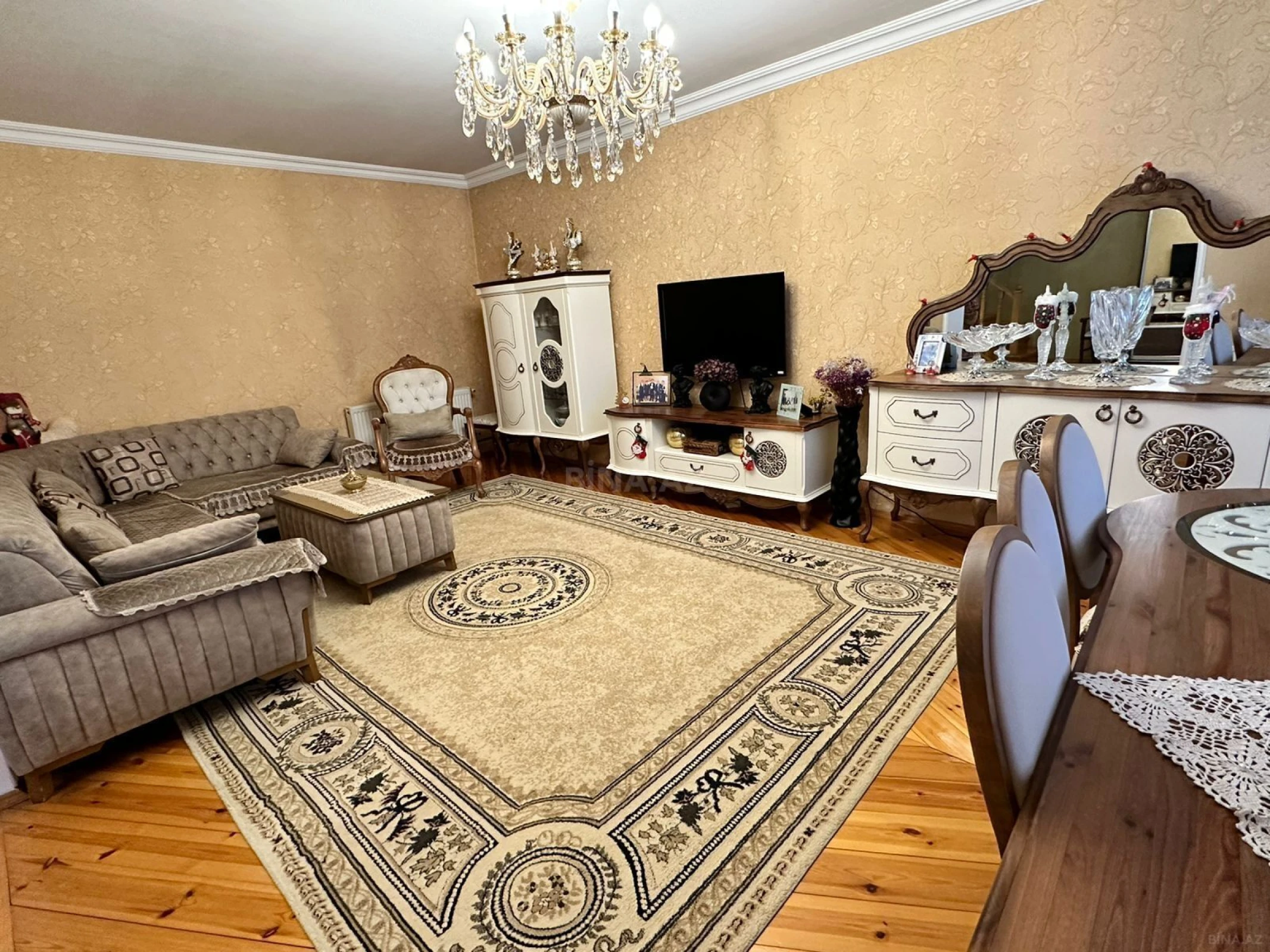 Satılır 6 otaqlı həyət evi 250 m²