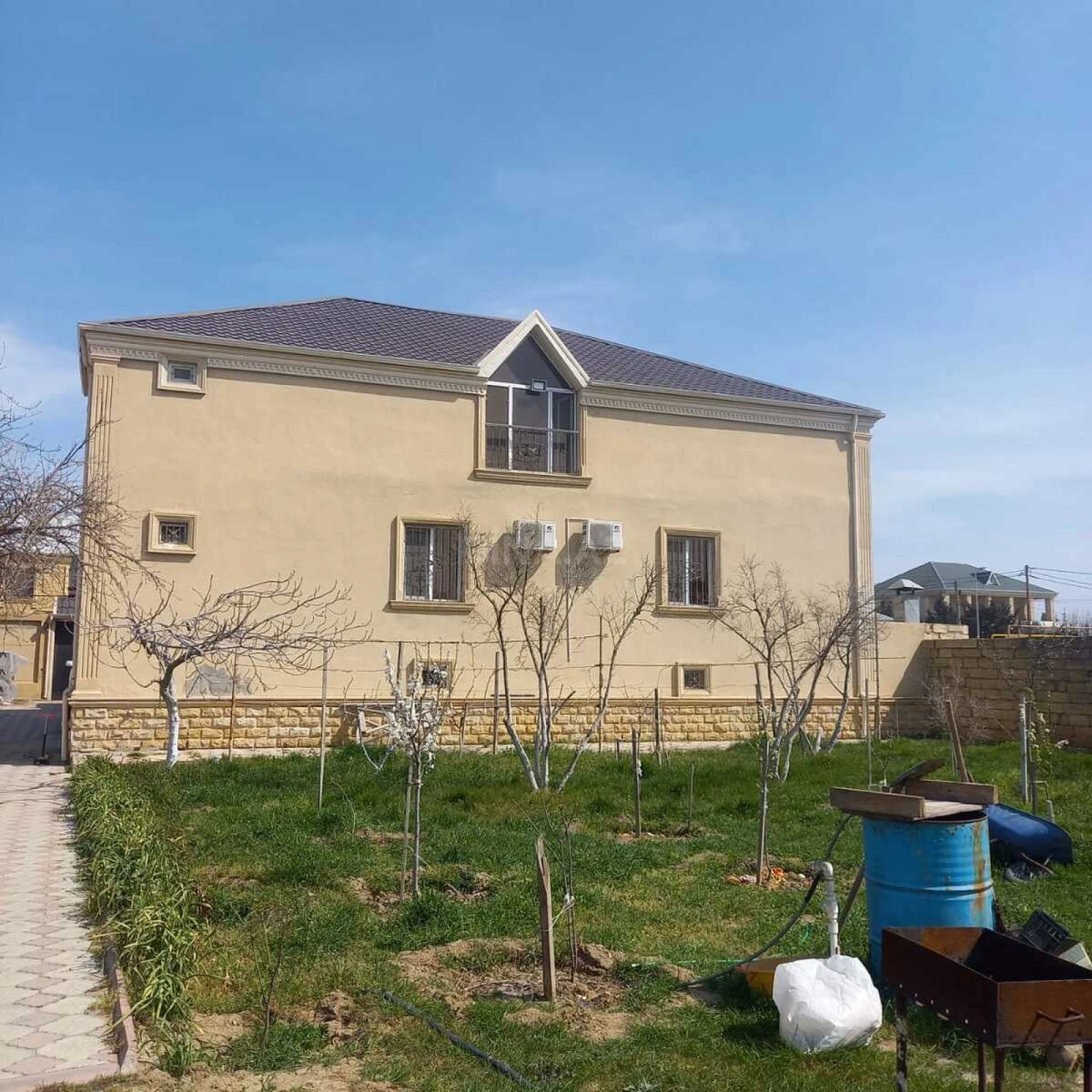 Satılır 6 otaqlı həyət evi 465 m²