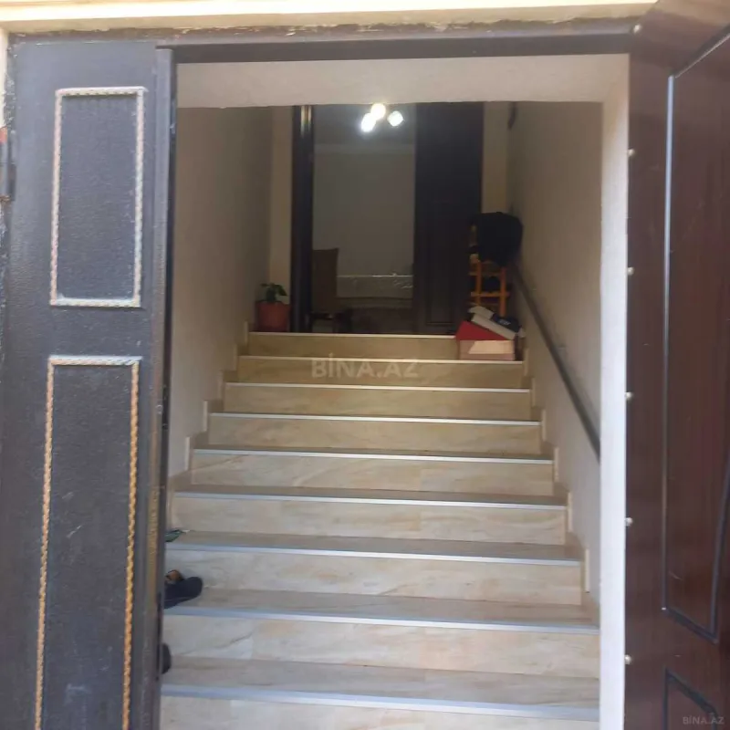 Satılır 6 otaqlı həyət evi 465 m²