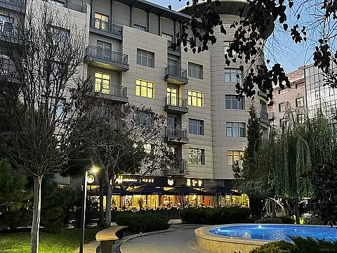 Satılır 3 otaqlı mənzil 140 m²