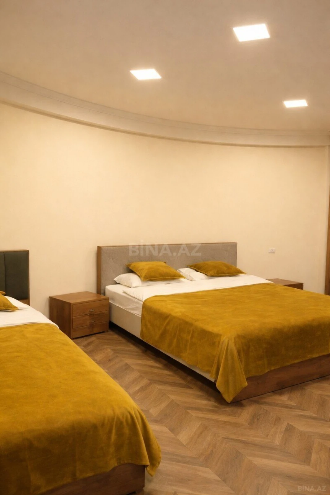 Satılır 5 otaqlı mənzil 320 m²